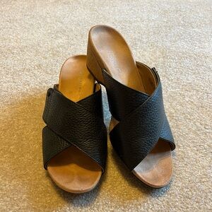 VIONIC Sandal - Size 8.
